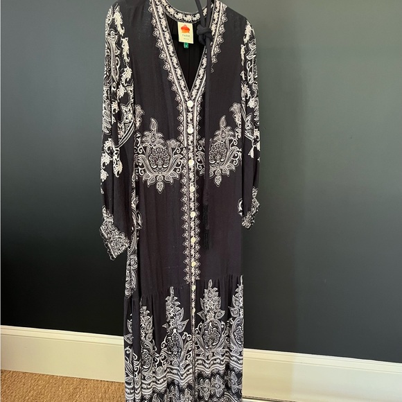 FARM Rio Dresses & Skirts - FARM Rio Black & White Paisley Maxi Dress